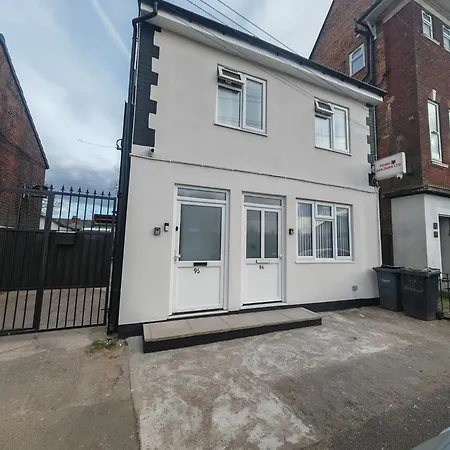 Stylish Studio Near Birmingham-3
