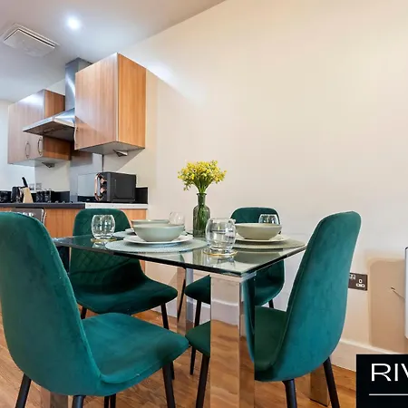 Cosy Apartment-City Centre-Parking-Sleeps 5-2