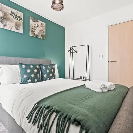 2 Bedroom Birmingham Central Apartment With Balcony-2