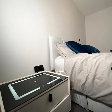 Stylish 2 Floor L Sleeps 6 L Wi-Fi L Pool Table L City Centre-2