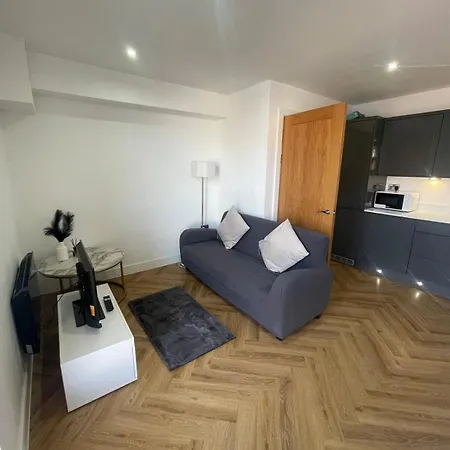 2 Bedroom City Centre Apartment!-2