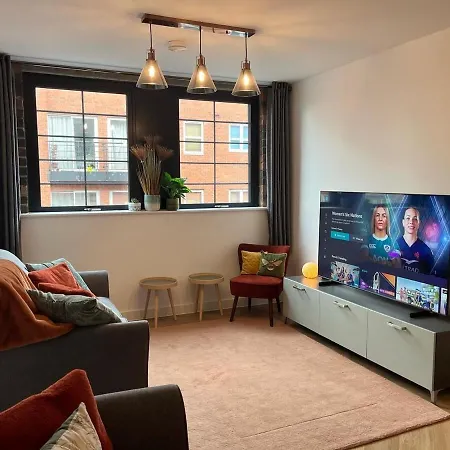 Luxury 2 Bedroom Apartment-2