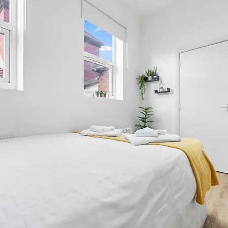 Cosy Entire Flat 5 Min From Citycentre Sleeps 4-3