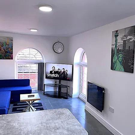 Classic Nest-Sleeps 6-Free Parking-High Speed Wifi-2