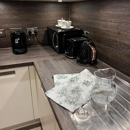 Luxury Flat In Birmingham City West Midlands-3