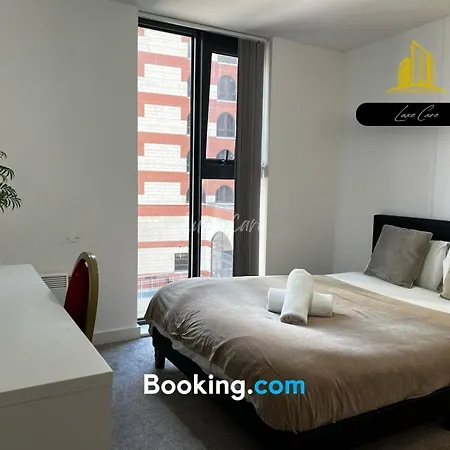 Last-Minute Specials L Book It Now L Sleeps Up To 4 L 2 Bed 2 Bath - Gym - Prime Birmingham Location L Jvt Short Lets-3