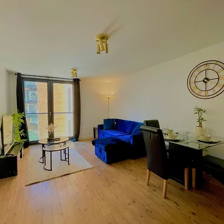 City Centre Apartment - Free Parking-2