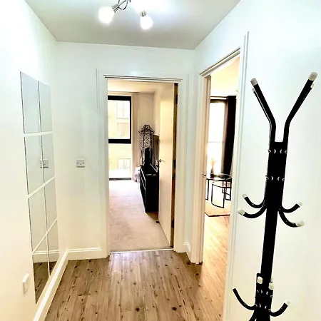City Centre Apartment - Free Parking-3