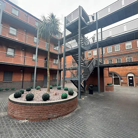 Stunning Apartment - 2 Double Bedrooms - En-Suite - Free Allocated Parking - Jq Quarter - Birmingham City Centre - Sleeps 6 Guests - 2 Bathrooms-2