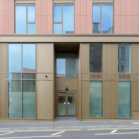 Fabulous 2 Bed Flat In Central Birmingham W Views-3