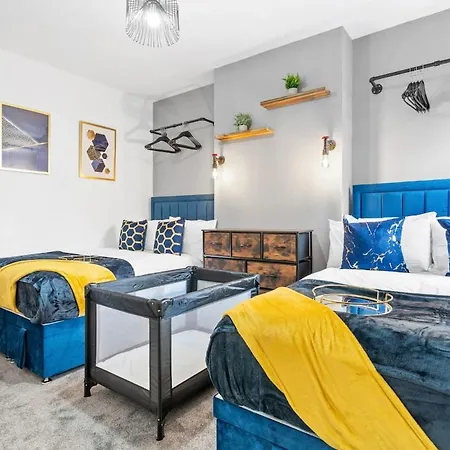 Stylish Birmingham Apartment For Groups, Family & Work-2