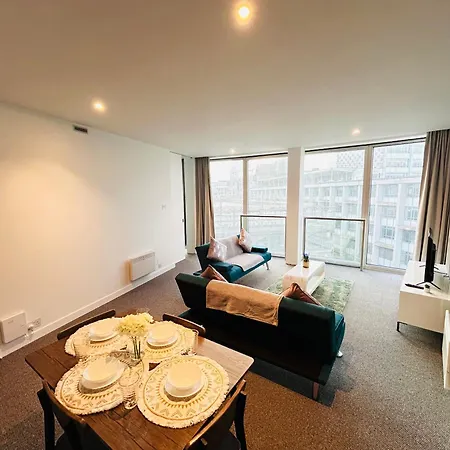 Birmingham City Centre, 2-Bedroom Apartment, 5 Min Walk From New Street Train Station-3