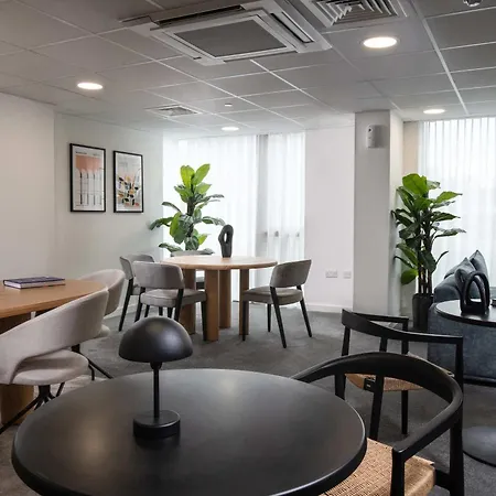 Fabulous 2 Bed Flat In Central Birmingham W Views-2