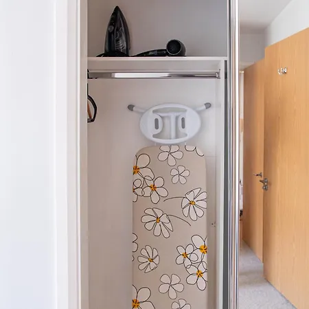 Prime Area, Stylish 2 - Bed, Netflix, Games & Parking-2