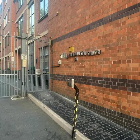 2 Beds Free Secure Car Or Van Park W Wifi-Netflix No Hidden Deposits-3