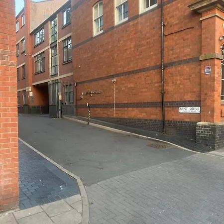 2 Beds Free Secure Car Or Van Park W Wifi-Netflix No Hidden Deposits-2