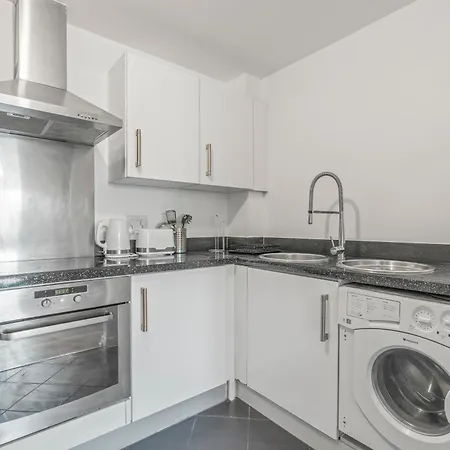 Skyline Haven - Central B'Ham Apt - Free Parking-3