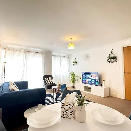 1 Bedroom Flat With Free Underground Parking In Birmingham Central-2