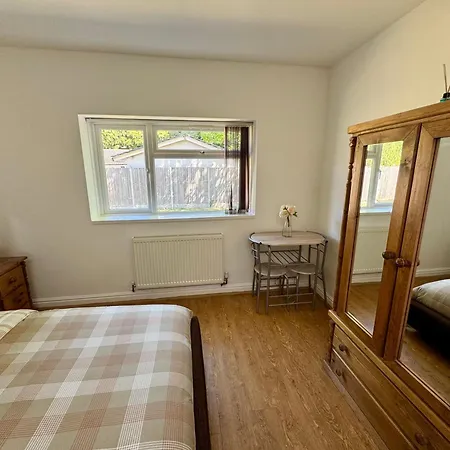 Birmingham Central Spacious Studio Flat Wifi Parking-2