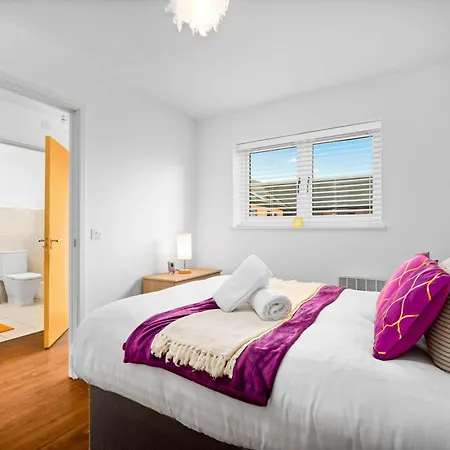 Mint Drive 2 Beds With Secure Car Or Van Park W Wifi-Netflix No Deposit Required-3