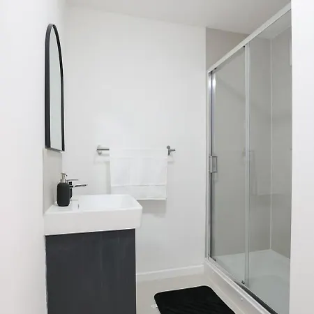 1-Bed Apt, Sofa Bed & Kitchen-2