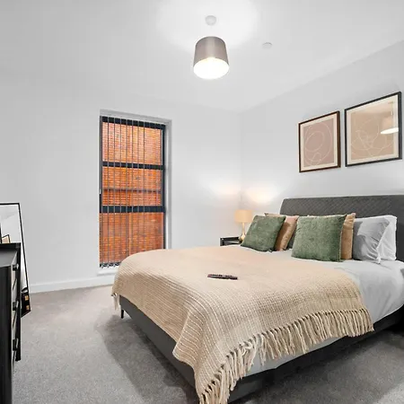 Stylish New 2-Bed Apartment In Jq-3
