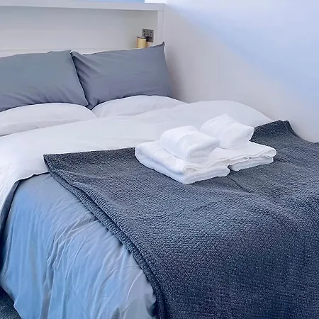 Cosy Nest At Bullring New Street Birmingham Free Wifi-3