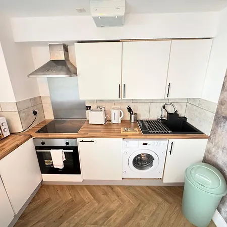 Modern One Bedroom Apartment - Birmingham City Centre - Sleeps 3 Guests - The Mailbox And Cube Area-2
