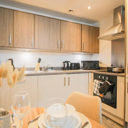 Jq Stylish Apartment - Next To City Centre - Perfect For Contractors, Tourist, Couples - 24-7 Secure Access & Fast Wifi-3