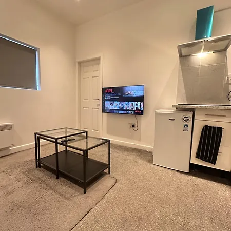 2 Bed Apartment-Parking -Walk To City Centre -Birmingham-3