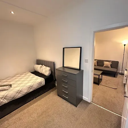 2 Bed Apartment-Parking -Walk To City Centre -Birmingham-2