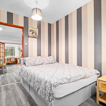 Birmingham 1 Bedroom Apartment-2