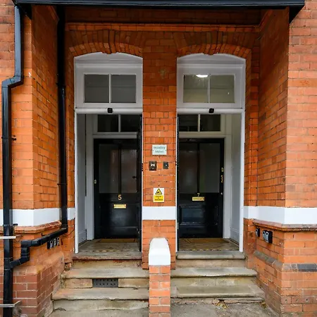 Sapphire Suite Moseley Mews, Birmingham By Stae-Homes-3