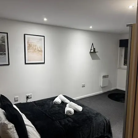 Modern 2Br Apartment City Centre Free Secure Parking Stunning Views-2