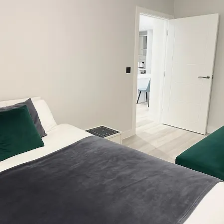 Stylish 2 Bedroom Apartment In Birmingham City Centre With Fast Wifi-3