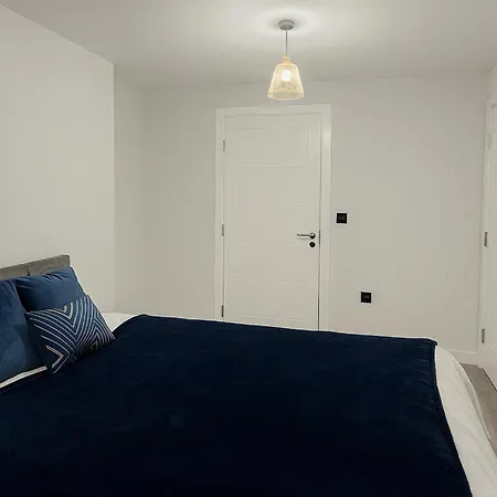 Stylish 2 Bedroom Apartment In Birmingham City Centre With Fast Wifi-2