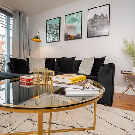 Central Birmingham Apartment With Balcony & Netflix-3
