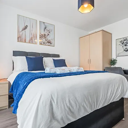 Cosy Birmingham City Centre Apartment-3
