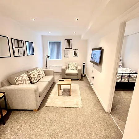 Cosy 2 Bed Apartment - Free Parking -Birmingham City Centre-3