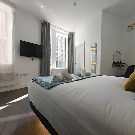 10 Chic Studio Apartments In Birmingham City Centre-2
