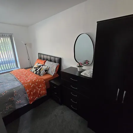 Lovely 3 Bed Ground Floor Apartment Near Qe Hospital Harborne Birmingham New-2