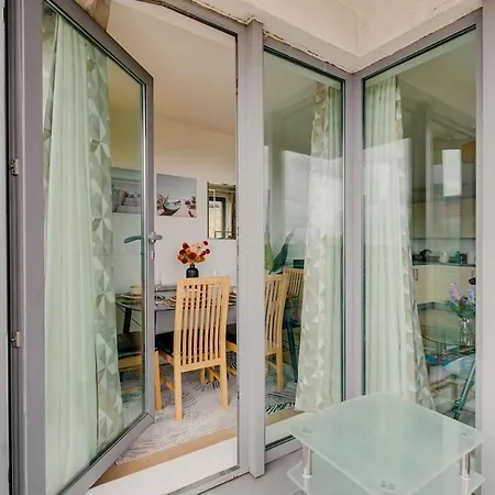 Stylish 2Bed 2Bath Apartment- Sleeps 6, Free Parking, Neflix, Disney-2