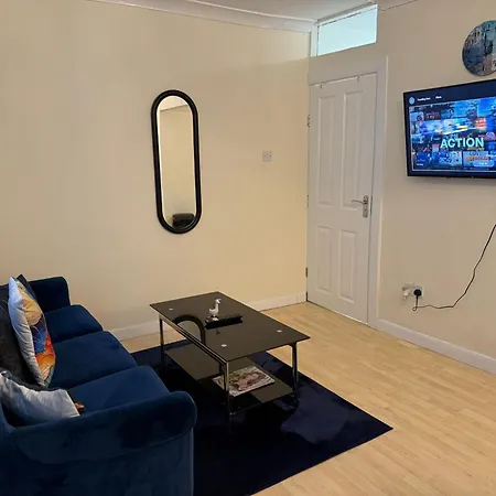 Double Bed Quinton ,Studio Fast Wifi,Netflix, No Deposit Required-3