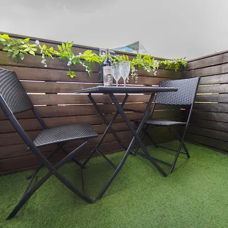 Birmingham City Centre Apartment With Balcony-3