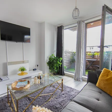 Birmingham City Centre Apartment With Balcony-2