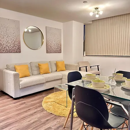 1 Bedroom Apartment- Free Parking, Broad St, City Centre-3