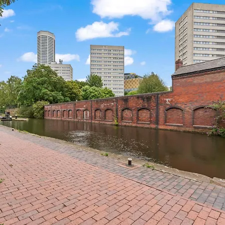 Spacious City Haven - Canal Views - City Centre-2