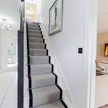 Three Bedroom Birmingham Stay Free Parking Perfect For Families Travellers Professionals M6-3