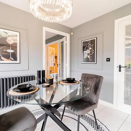 Three Bedroom Birmingham Stay Free Parking Perfect For Families Travellers Professionals M6-2