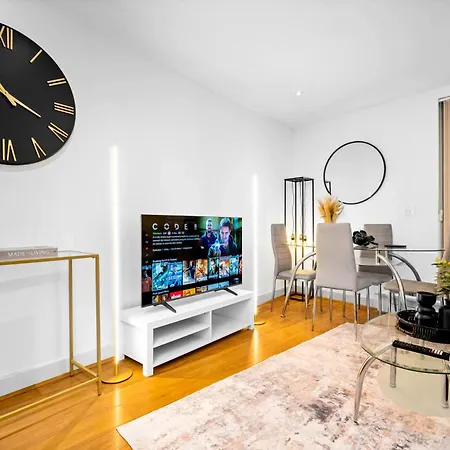 Stylish Apartment - City Centre - Secure Parking - Fast Wifi - Balcony 279O-3